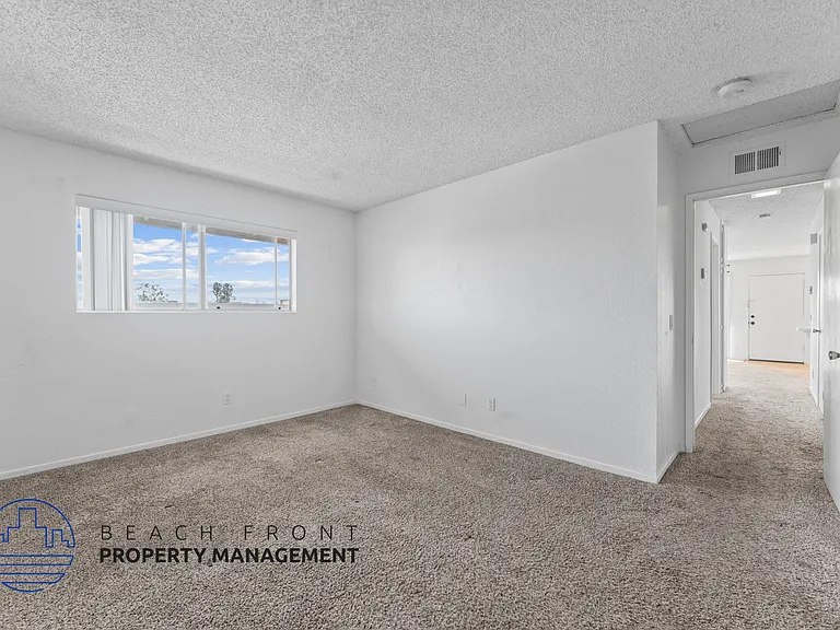 9842 Hamilton Ave. — Photo 8