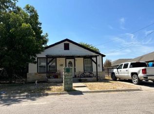 506 E 7th St, Lampasas, TX 76550