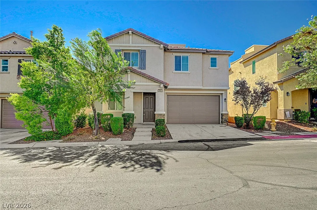 4 bed, 2.5 bath, 2075 sqft, $2,295 — Photo 2