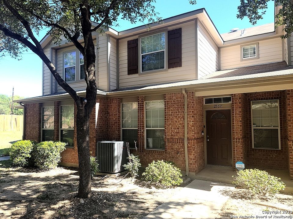 1st image of 2557 GRAYSON CIR