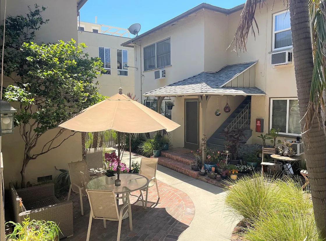 4239 Tujunga — Photo 2
