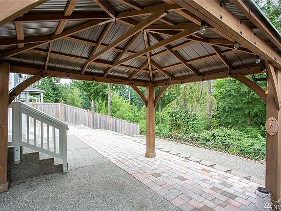 4th image of 7301 225th Avenue Ct E