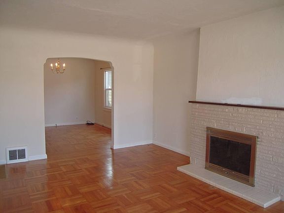 3rd image of 763 Rockdale Dr