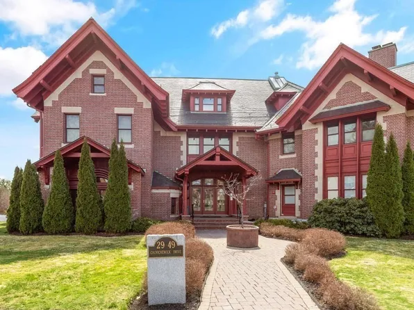 35 Cochichewick Dr, North Andover, MA 01845