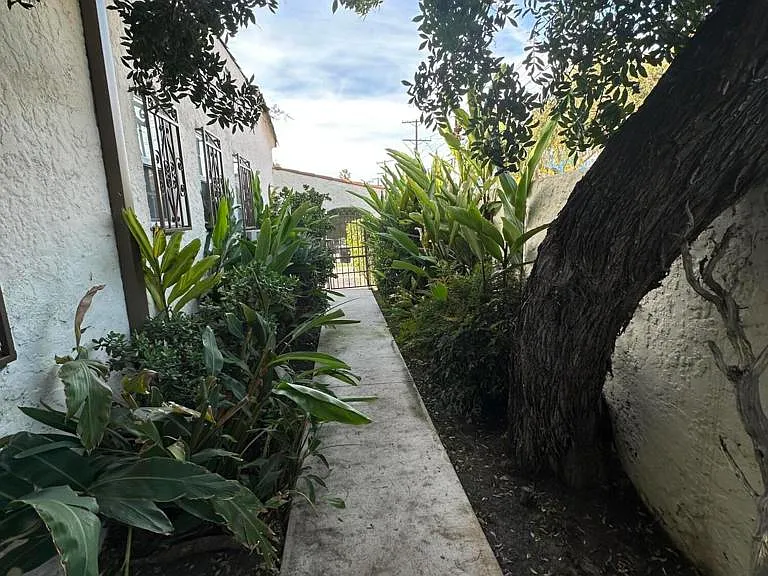 638 N Vista St — Photo 3