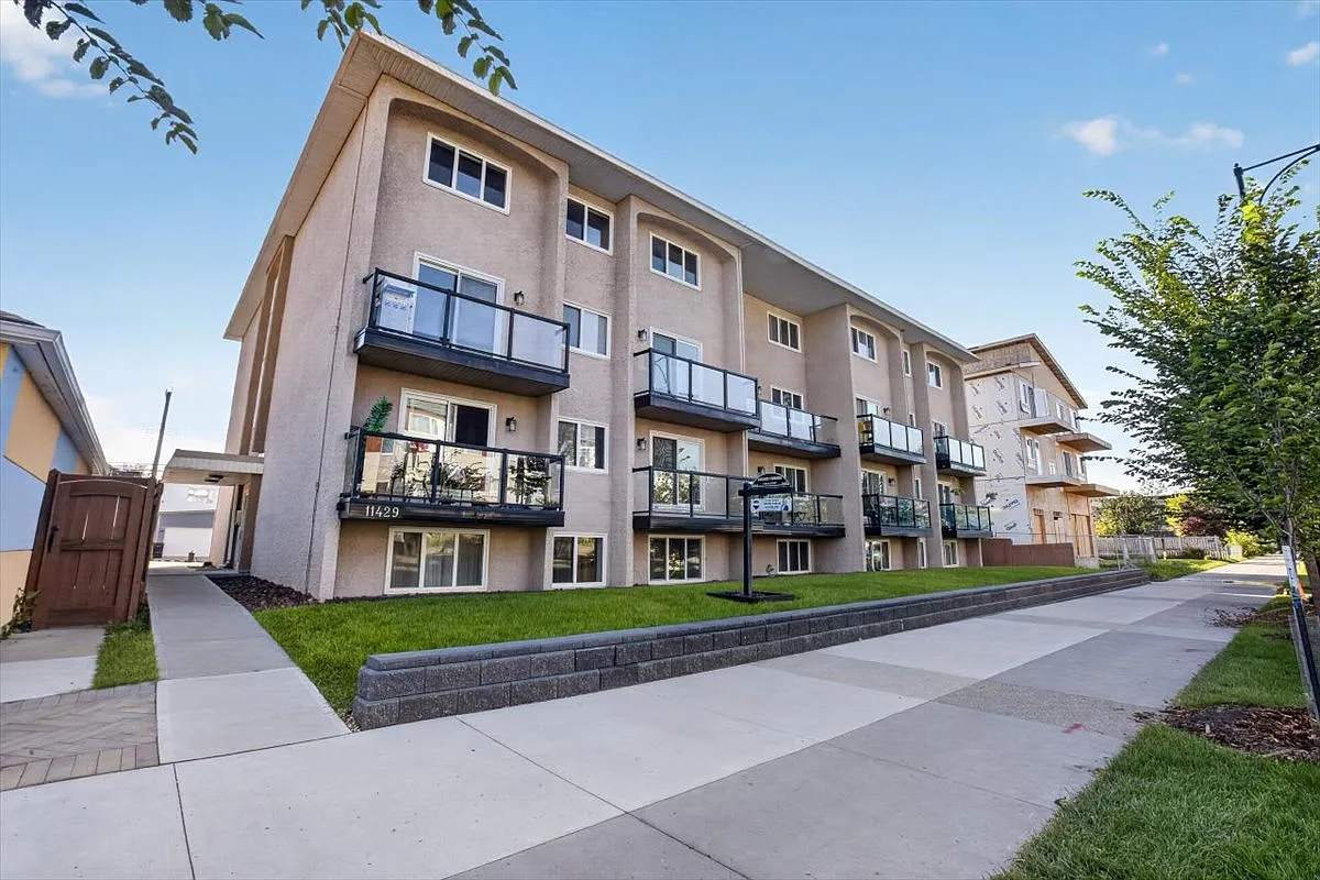 2 Bed 1 Bath Multi Level Unit Inglewood Edmonton — Photo 1