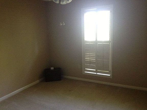 4th image of 300 W Lake Dr N