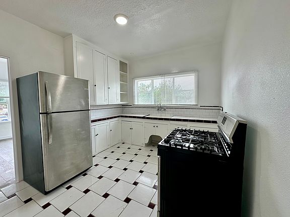 2nd image of 1091 W 22nd St #1091