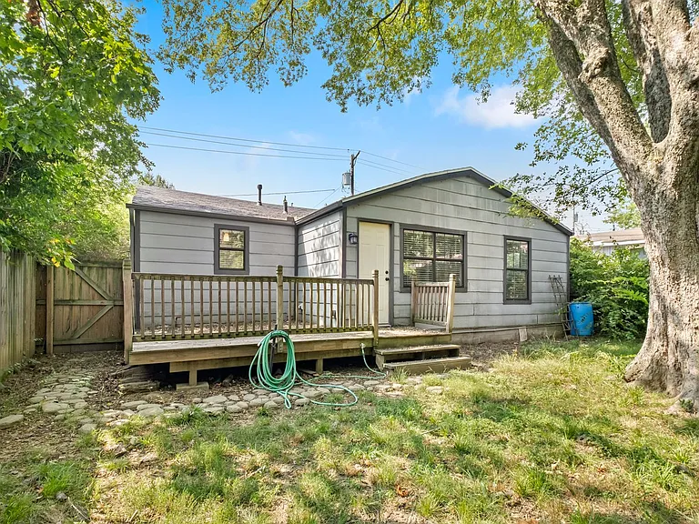 1022 W Holly St — Photo 25