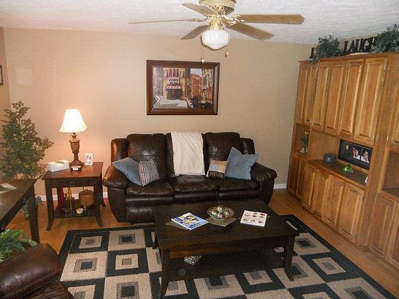 3rd image of 3661 N Riveroaks Dr