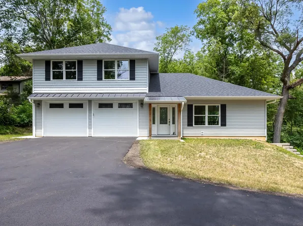 3303 Valley Dr, Geneseo, IL 61254