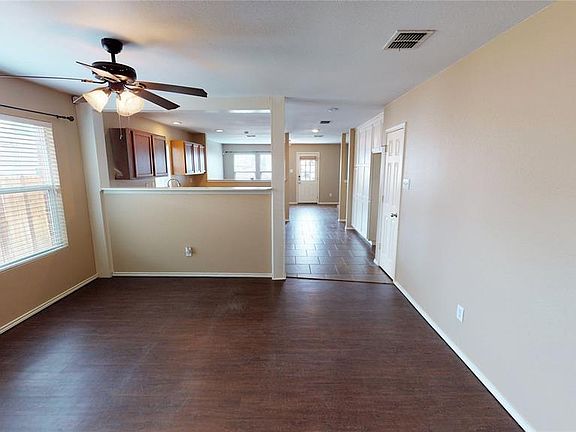 3rd image of 704 Wrigley Dr
