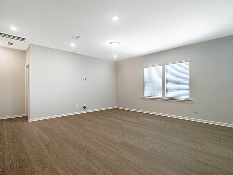 1400 Hollyview Ave — Photo 17