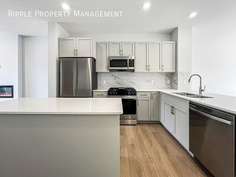 Edmonton Apartment for rent - 3 Bedrooms — photo 4