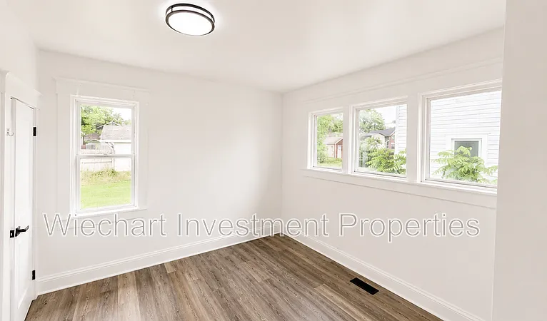 1230 W Wayne St — Photo 8