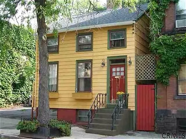 2 bed, 1040 sqft, $1,900 — Photo 1