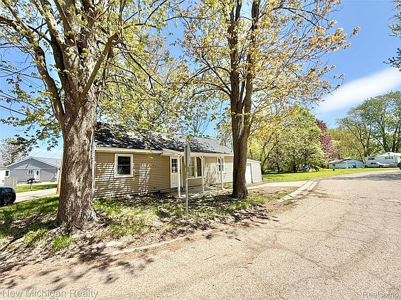 2nd image of 300 Georgia Dr