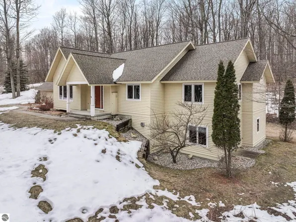 9871 E Woodcrest Ct #20 & 21, Suttons Bay, MI 49682