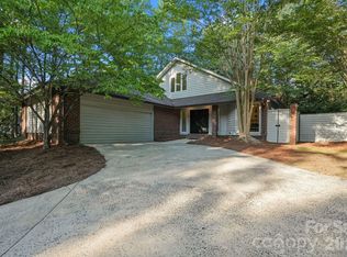 6301 Saddlebrook Ct, Charlotte, NC 28226