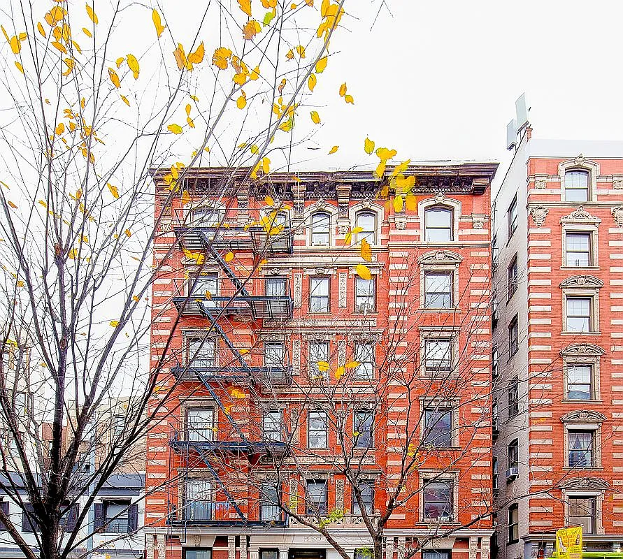 233 E 9th St #B photo 1