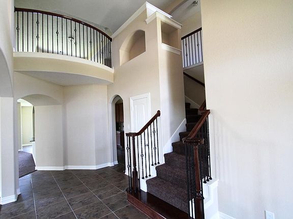 ANOTHER VIEW OF ATTRACTIVE ENTRANCE