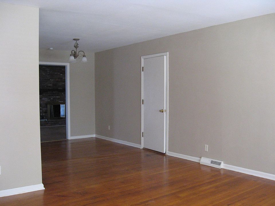 2nd image of 10618 W 89th Ter