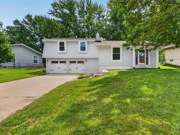 17 Glenna Dr, Saint Peters, MO 63376