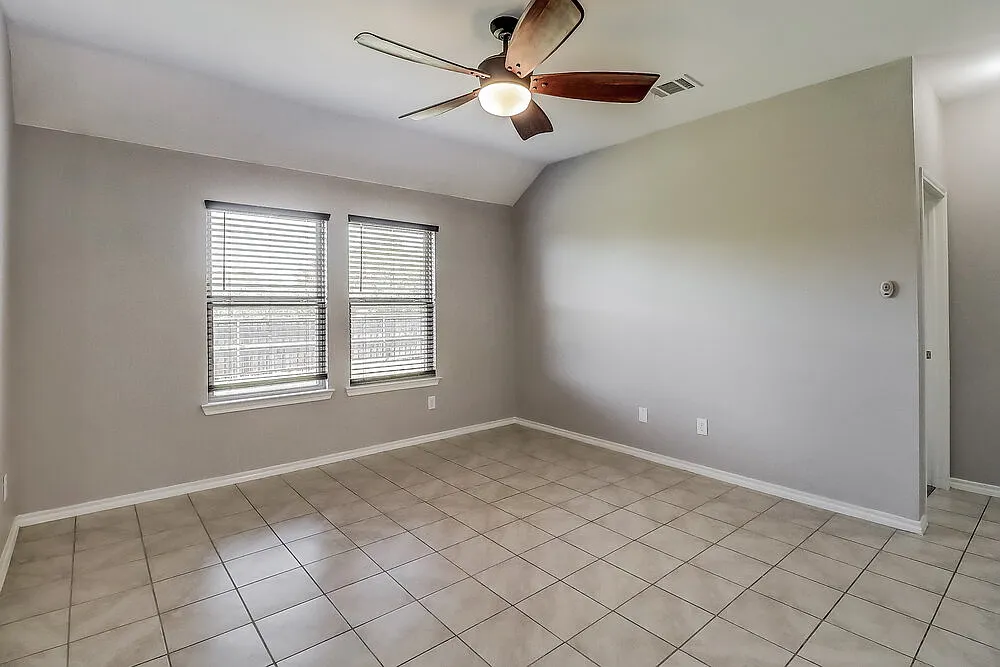 4 bed, 2.0 bath, 1535 sqft, $2,020 — Photo 3