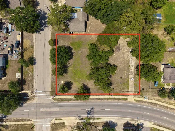 406 E Phillips St, Conroe, TX 77301