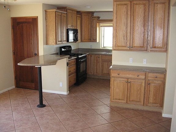 3rd image of 3323 N Mountain View Dr