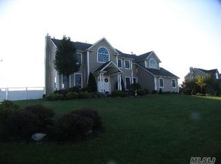 25 Sycamore St, Miller Place, NY 11764