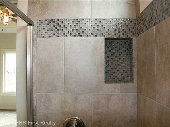 3rd image of 713 NE 57th St