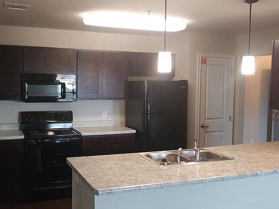4th image of 1615 W Eisenhower St #122