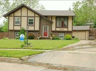 8218 Plaza Ln, Des Moines, IA 50320