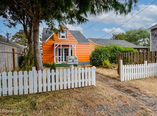 821-831 S Columbia St, Seaside, OR 97138
