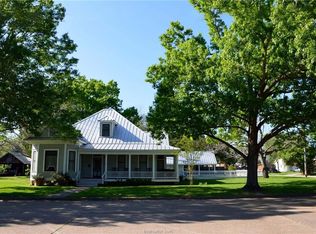 615 Holland St, Navasota, TX 77868