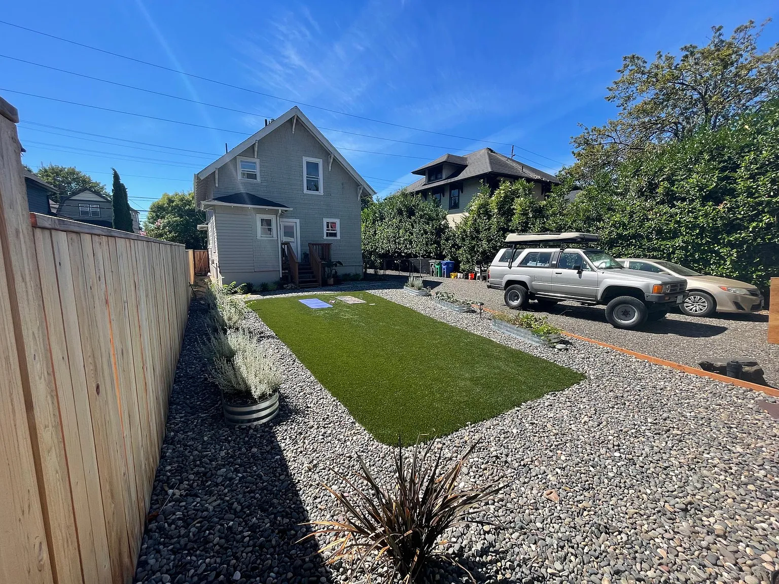 619 NE Stanton St — Photo 2