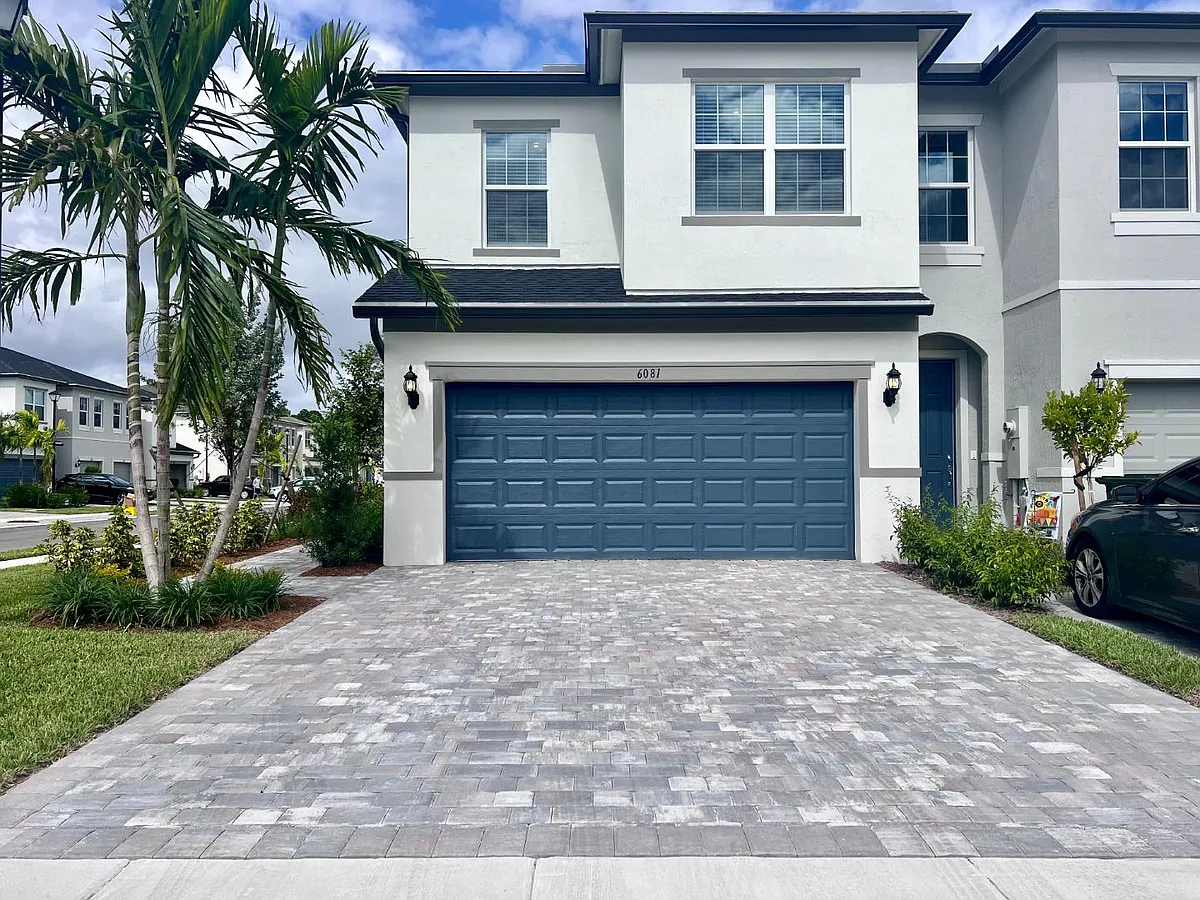 Unit Photo - 6081 Carre Way