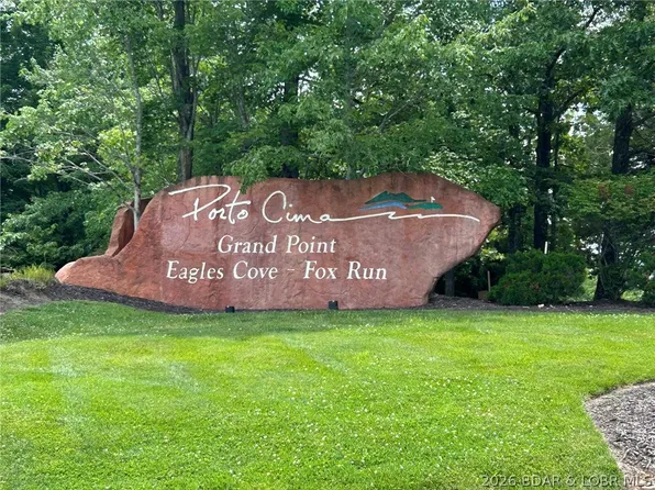 623 Grand View Dr, Sunrise Beach, MO 65079