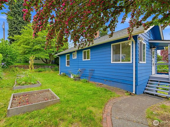 4th image of 1132 Evans Avenue W