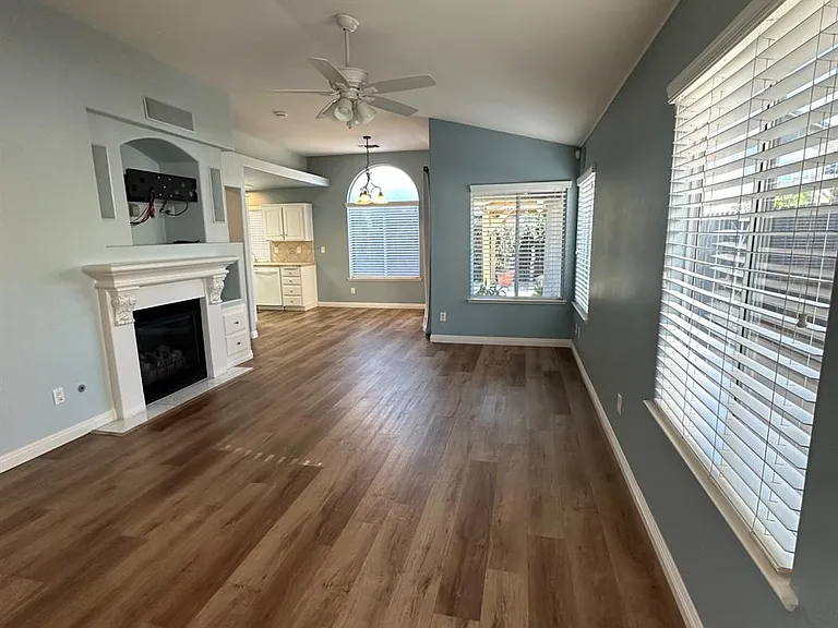 2928 Norwich Ave — Photo 2