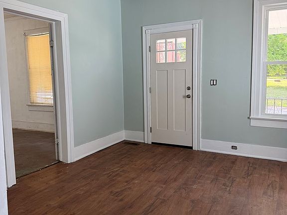 3rd image of 102 Bowie St