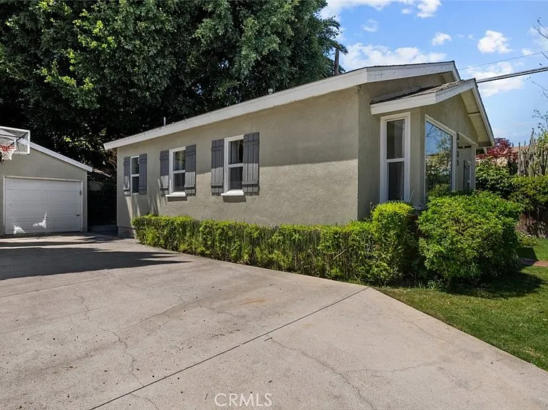 3131 Livonia Ave — Photo 21