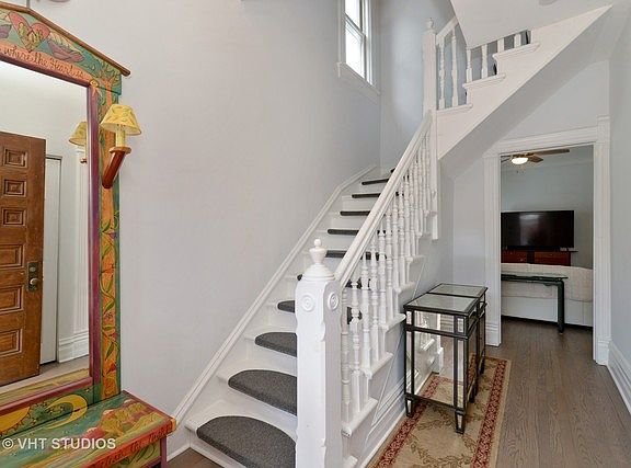 2nd image of 2120 W Leland Ave