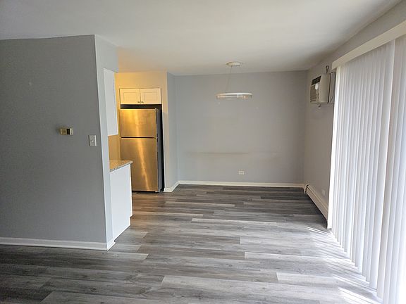 3rd image of 38 W 65th St #4