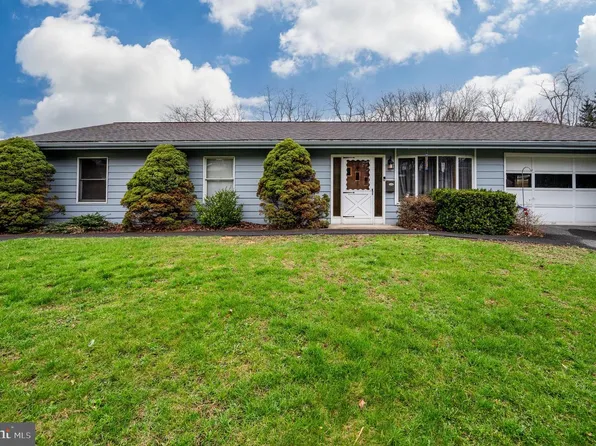 585 N Wade Rd, Saint Clair, PA 17970