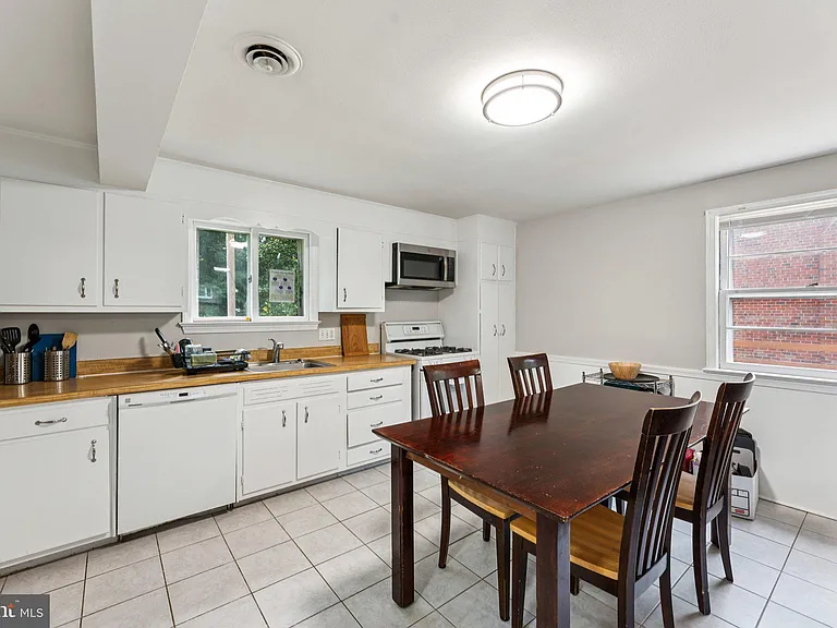 10307 Beaumont St — Photo 11