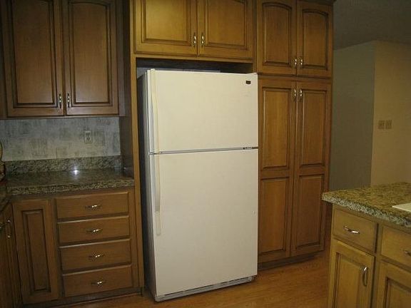 5th image of 1125 White Cliff Dr