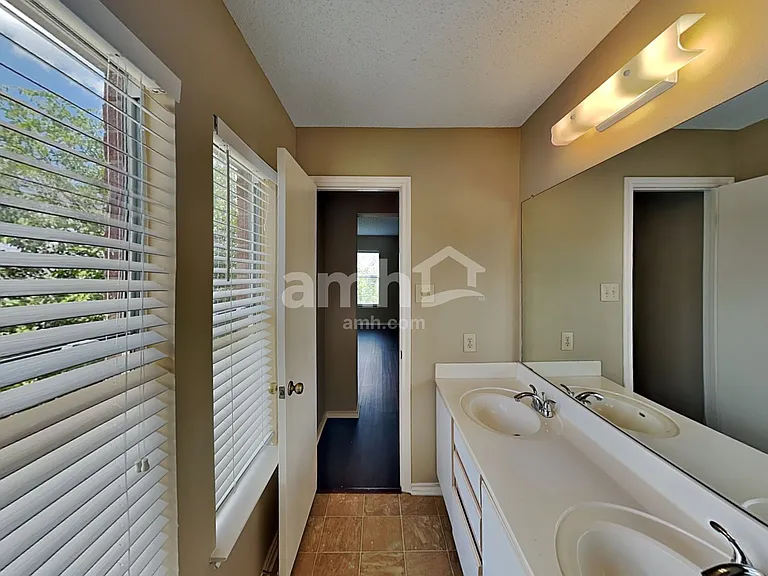 7106 Raintree Frst — Photo 12