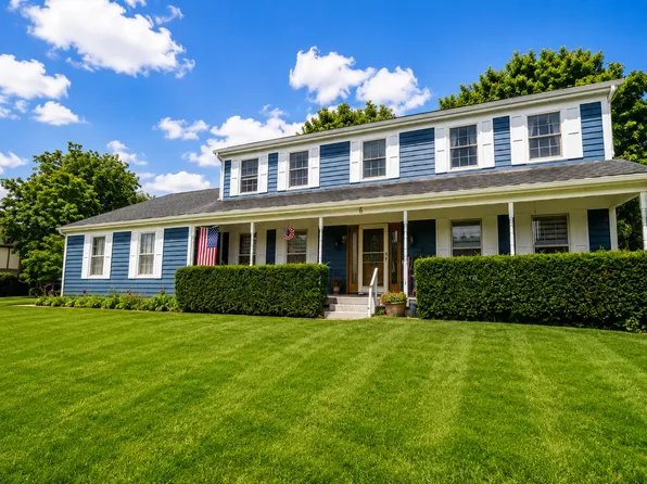 6 Heather Ln, Hawthorn Woods, IL 60047